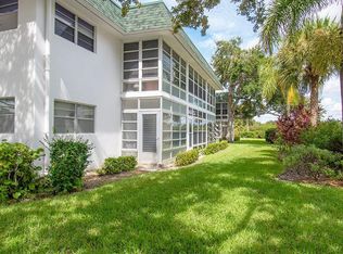 2800 Indian River Boulevard #1, Vero Beach, FL 32960