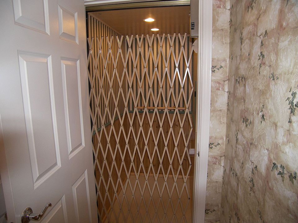1st image of 618 Belmont Ln