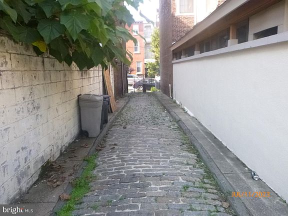 5th image of 225 Catharine St
