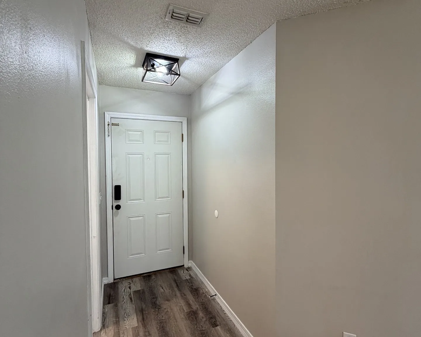 3 bed, 1220 sqft, $1,890 — Photo 4