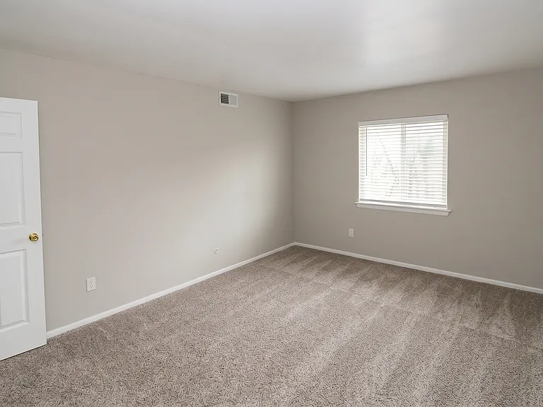 7 Rockford Rd #D16 — Photo 6