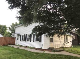 302 W Main St, Durand, IL 61024