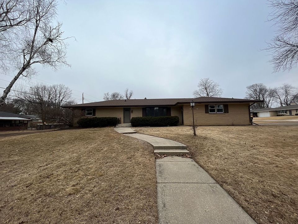 2nd image of 1810 Larkspur Dr