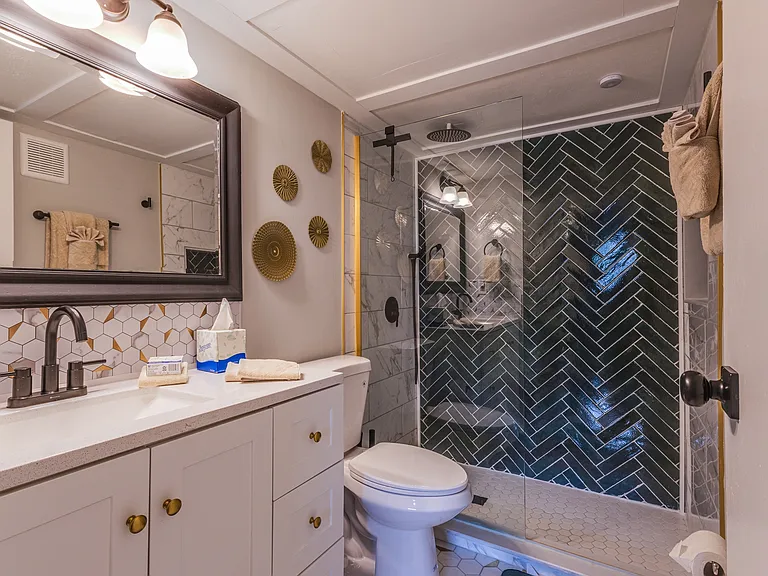 S Royal Crest Cir — Photo 16