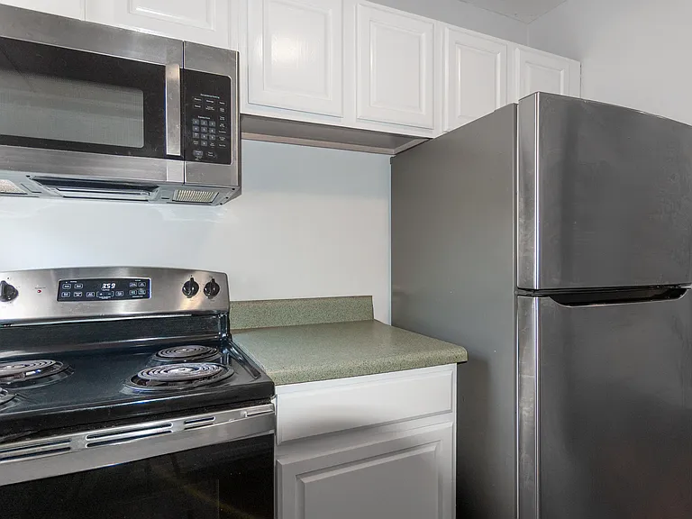 916 Park Ave #B — Photo 9