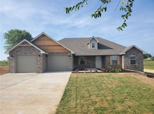 21013 Richard Ct, Siloam Springs, AR 72761