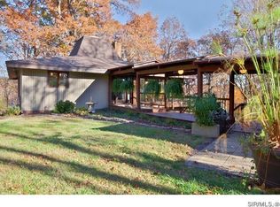 3308 Whiteclif Ln, Godfrey, IL 62035