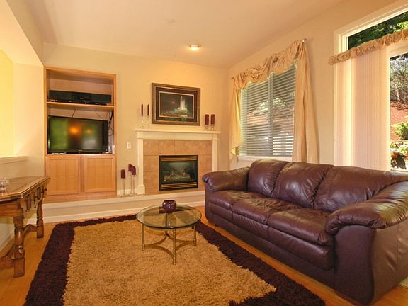 2nd image of 37 Sunset Ct NW
