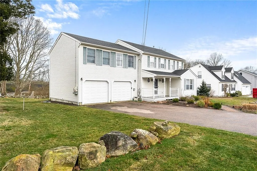 3 bed, 2.0 bath, 1987 sqft, $3,600 — Photo 3