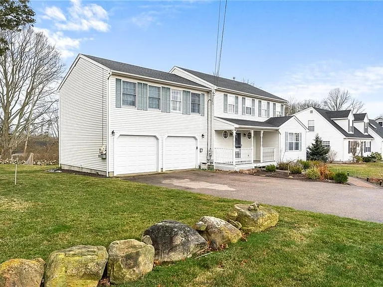 6 Pickering Dr — Photo 3