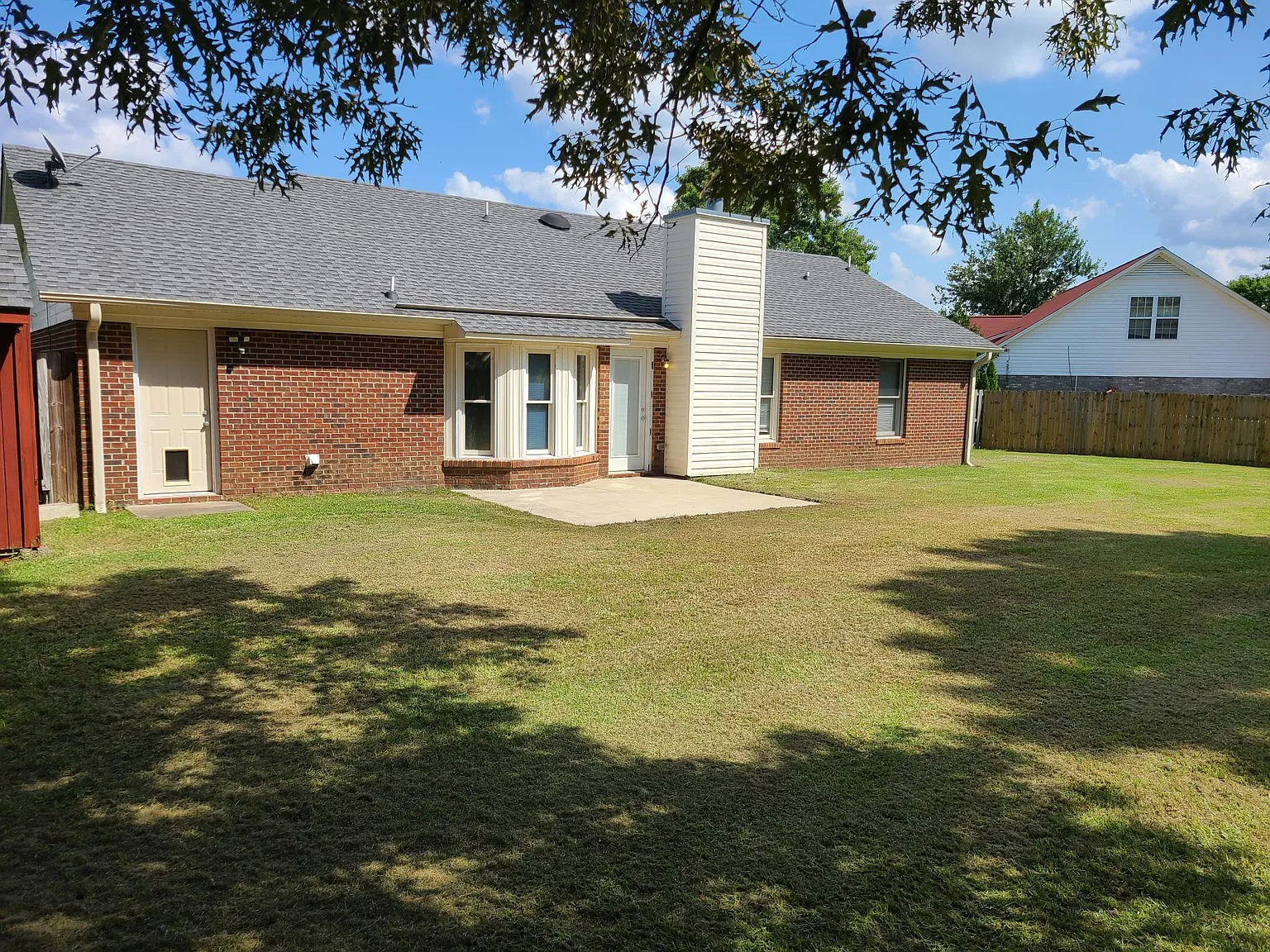 3 bed, 1300 sqft, $1,500 — Photo 2