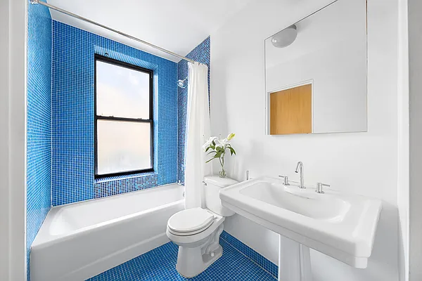 Rented by Coldwell Banker Warburg | media 16