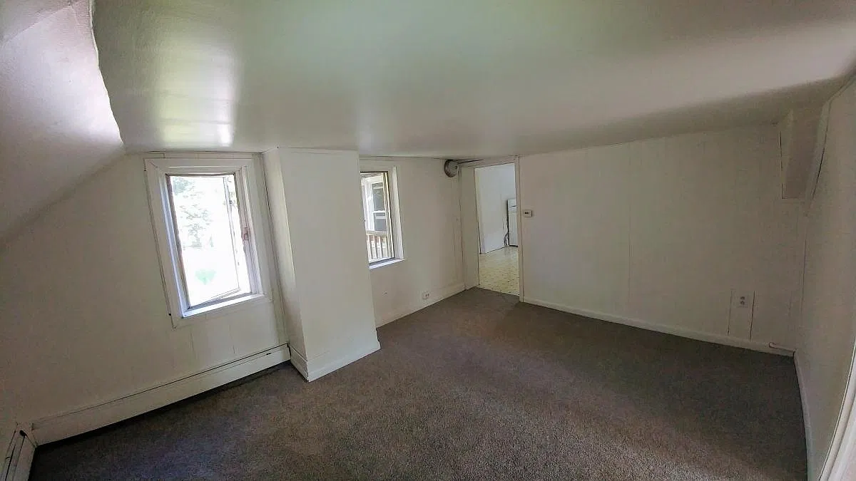 3 bed, 900 sqft, $2,500 — Photo 2