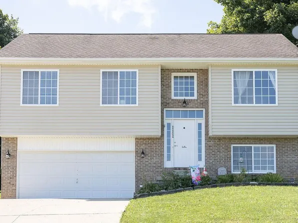 111 Oak Hills Dr, Hillsboro, OH 45133