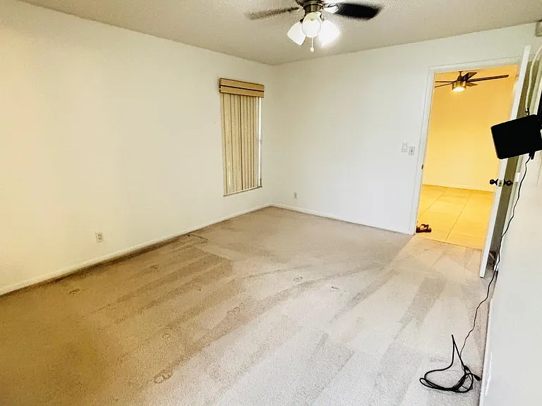 386 Bennington Ln — Photo 3