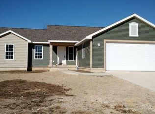 921 Peachcrest Ct NE, Grand Rapids, MI 49505
