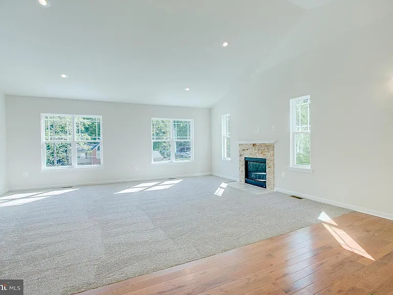 1002 Aquia Dr — Photo 4