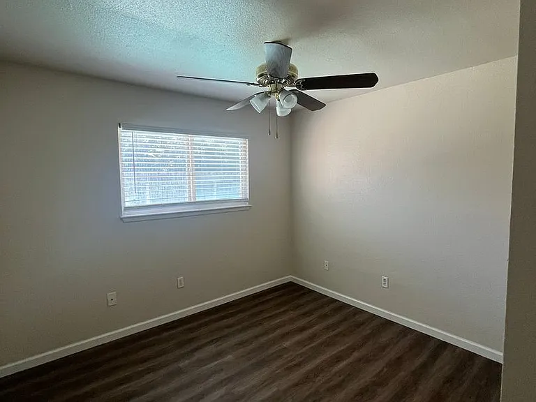 2805 Campbell Ln — Photo 8