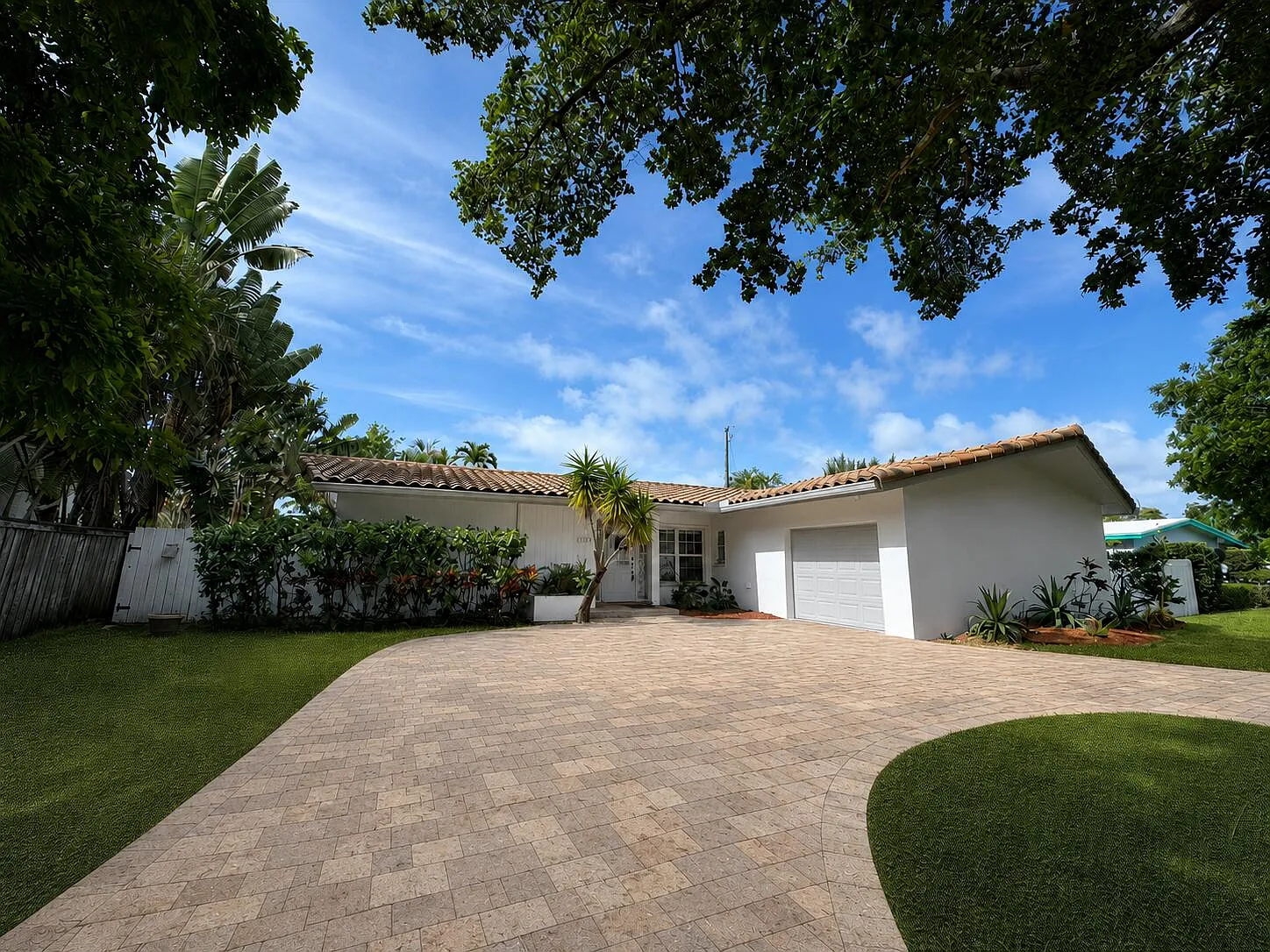 3 bed, 2.0 bath, 1953 sqft, $4,800 — Photo 3