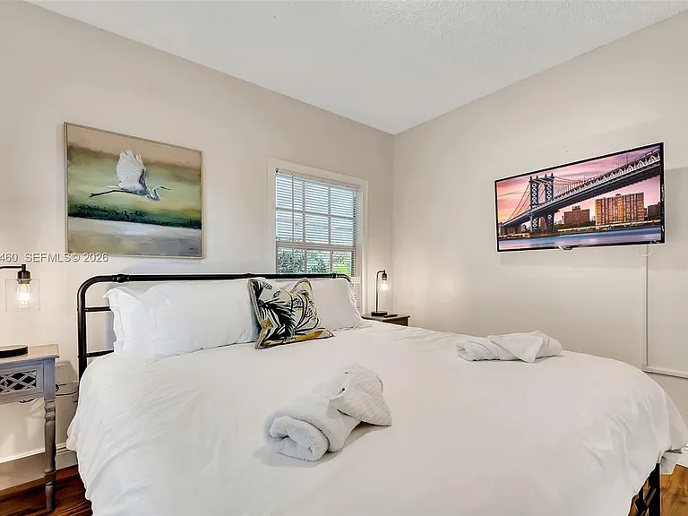 1826 NW South River Dr — Photo 35