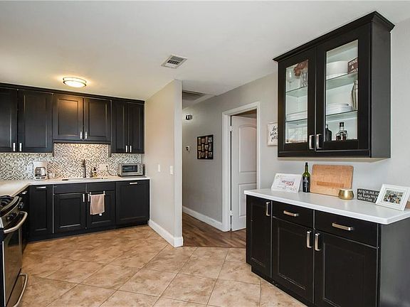 5th image of 603 W Mills Dr