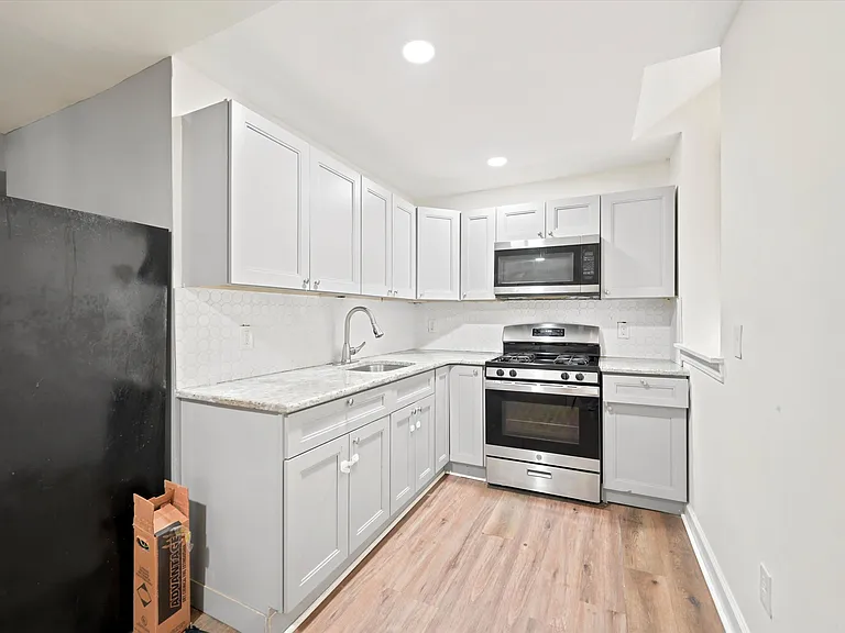 1721 W Tioga St #1 — Photo 7