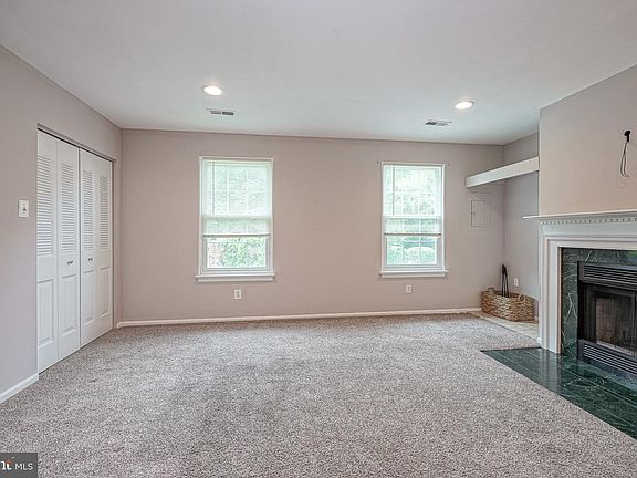 3rd image of 1213 Huntingdon Mews
