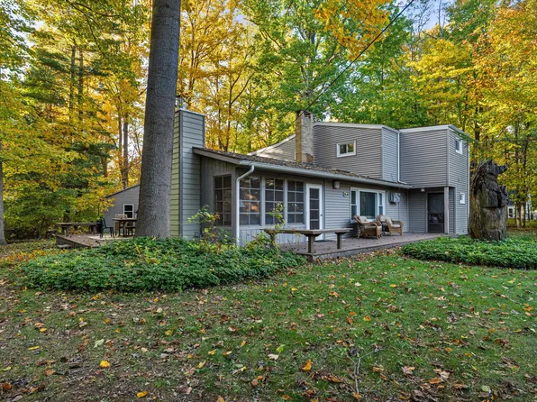 12162 N Wolcott Ave, Sawyer, MI 49125