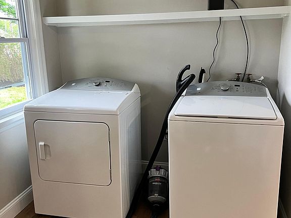 laundry/mudroom space