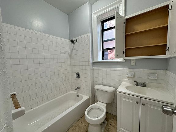 4th image of 322 Fairmount Ave #402