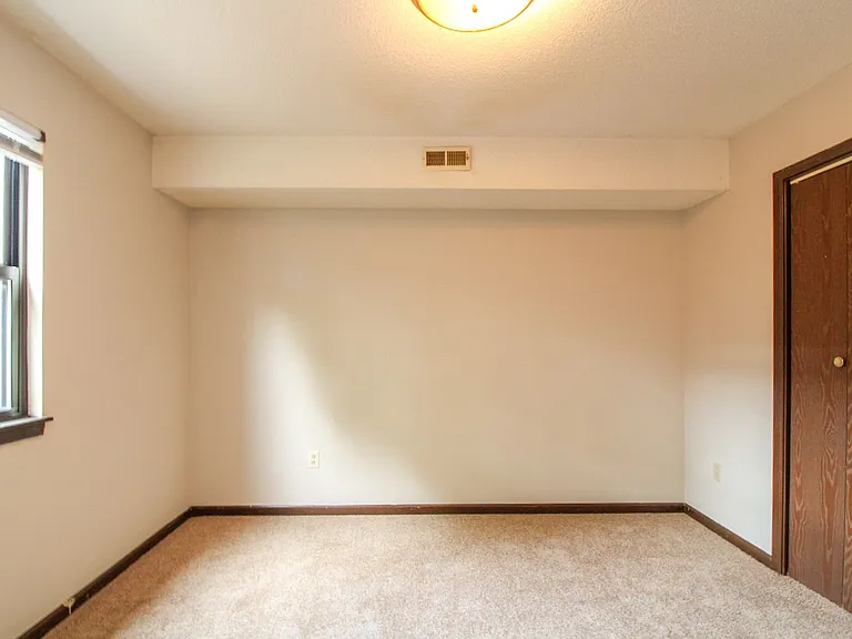 500 N Columbia Dr E — Photo 7