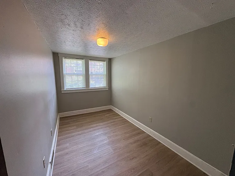 1338 College St — Photo 9