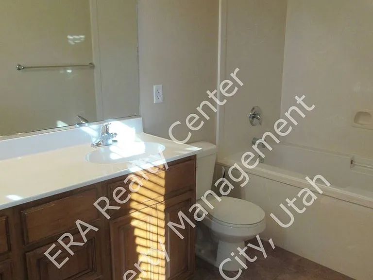 4276 W 300 N — Photo 8
