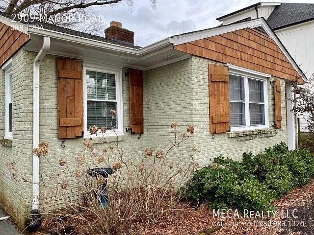 2909 Manor Road — Photo 2