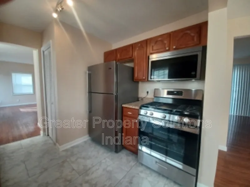 2 bed, 1.0 bath, $1,750 — Photo 4