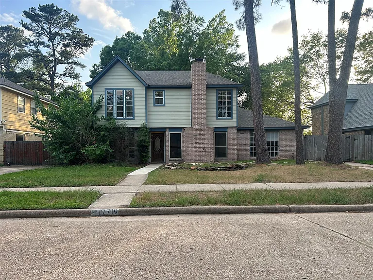 17719 Windy Point Dr — Photo 2
