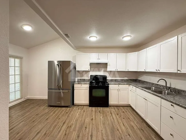 8818 Bridington — Photo 3