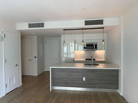 4th image of 505 W 43rd Street #6L