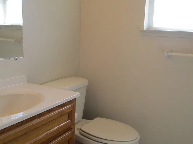 1608 Laburnum Ave — Photo 12