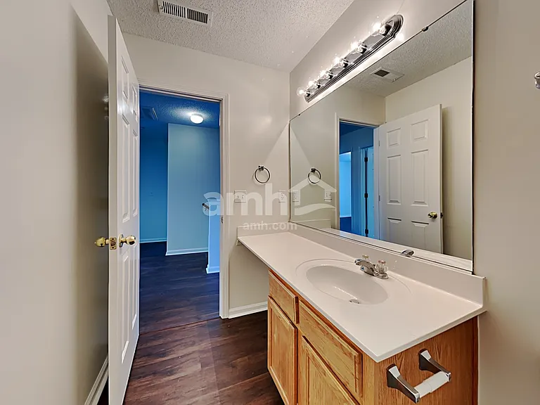 5069 Thornton Dr — Photo 15