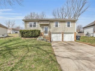 1305 NW Kingston Dr, Blue Springs, MO 64015