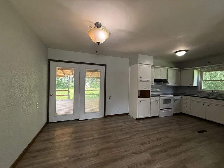 2021 W Water St — Photo 3
