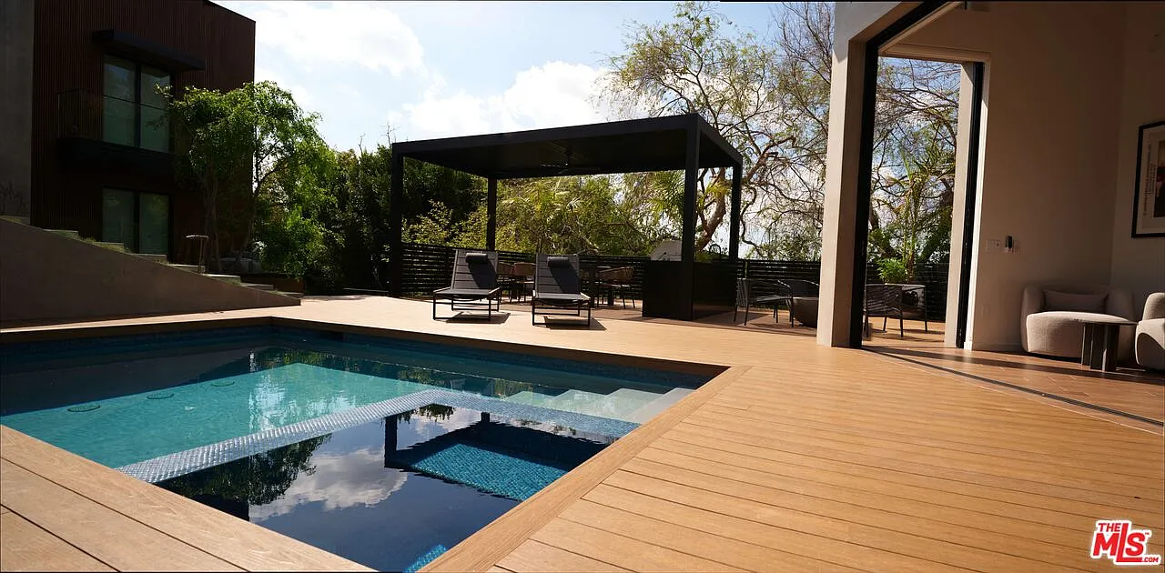 3 bed, 3.5 bath, 1800 sqft, $16,500 — Photo 1