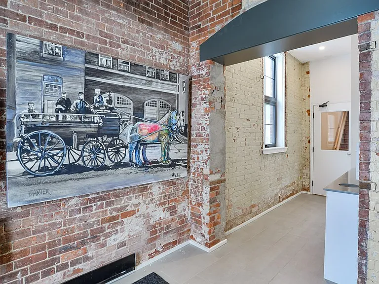 27 Peter St N #102 — Photo 3