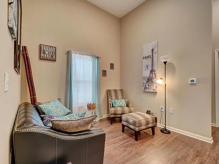 Holley Pointe — Photo 14