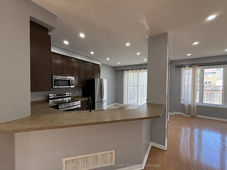 45 Bleasdale Ave — Photo 7
