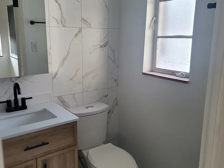 1-2113 10th St W #1 — Photo 4