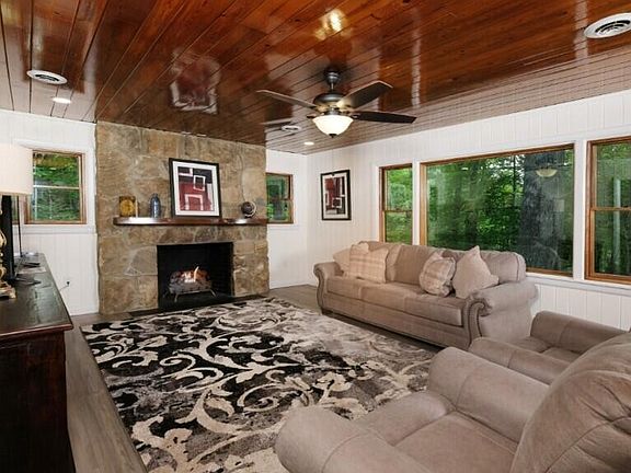 3rd image of 306 Glades Rd