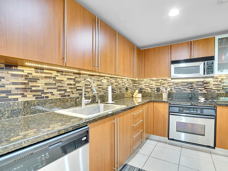 610 Clematis St #401 — Photo 8