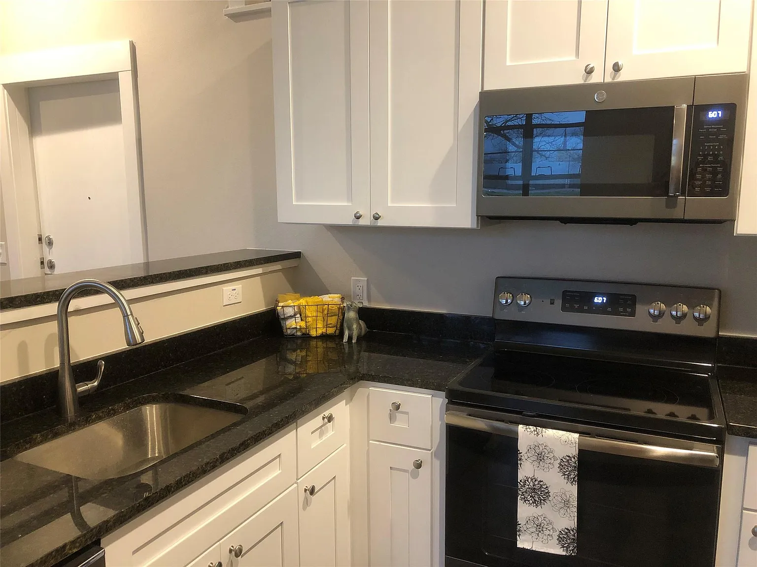 1 bed, 1.0 bath, 650 sqft, $1,200 — Photo 4